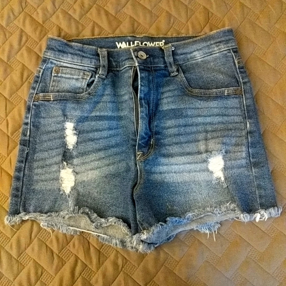 Wallflower Mom Jean Shorts